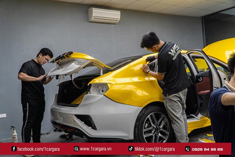 Giá dán decal xe ô tô tại 1CAR GARA cạnh tranh hợp lý