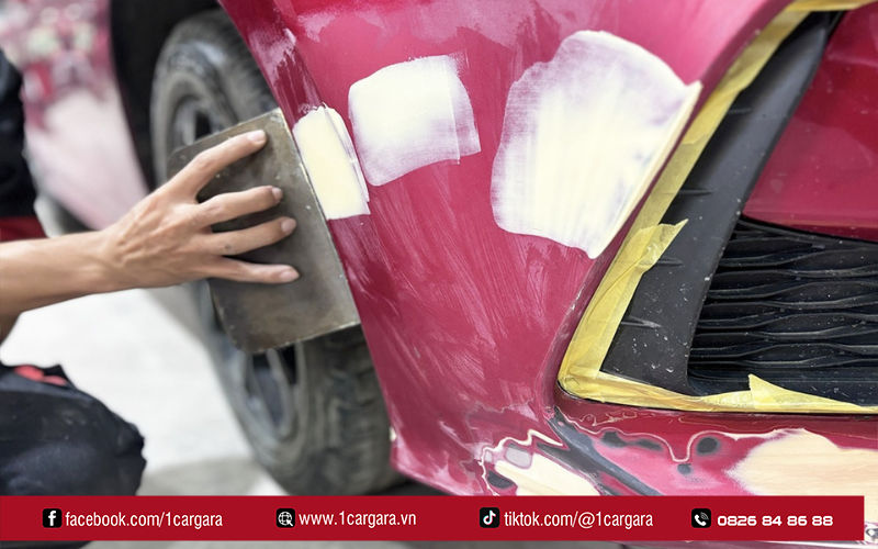 Ngoại thất ô tô dễ bị phai màu và trầy xước do môi trường