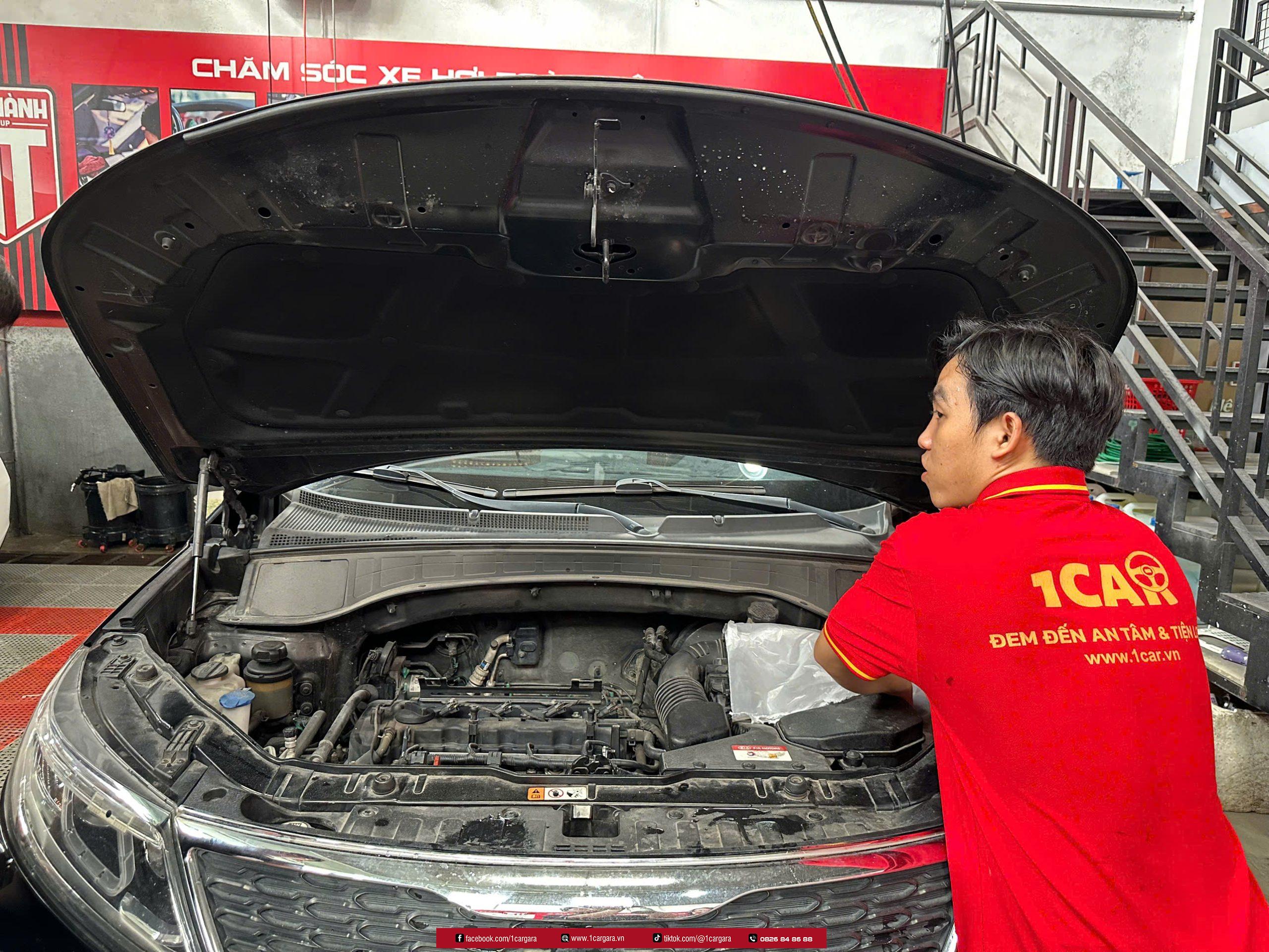 buoc 1 Sử dụng túi bóng nhựa để che chắn kỹ lưỡng trước khi bắt đầu vệ sinh khoang máy