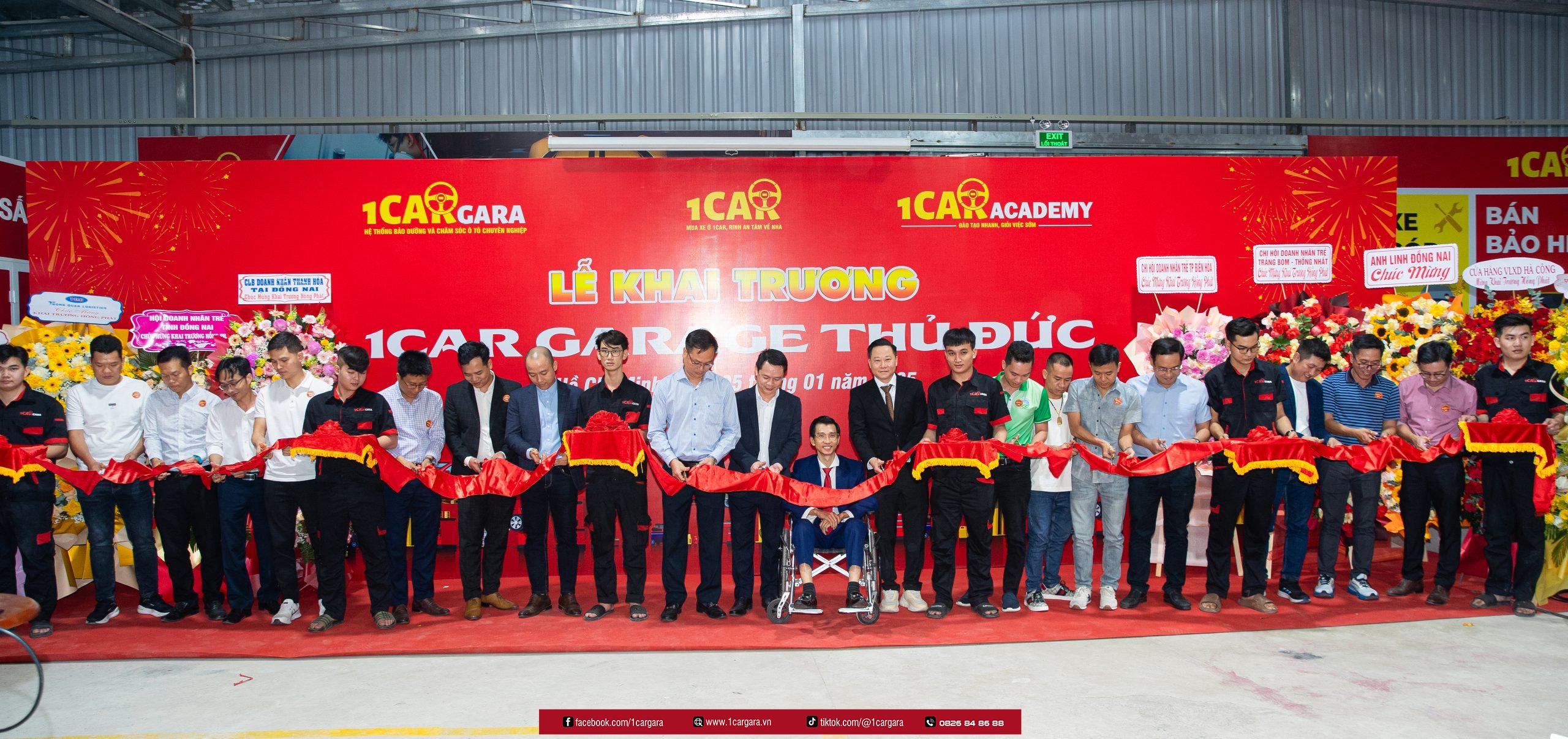 dai dien cac nha sang lap 1CAR và cac co dong cat bang ron