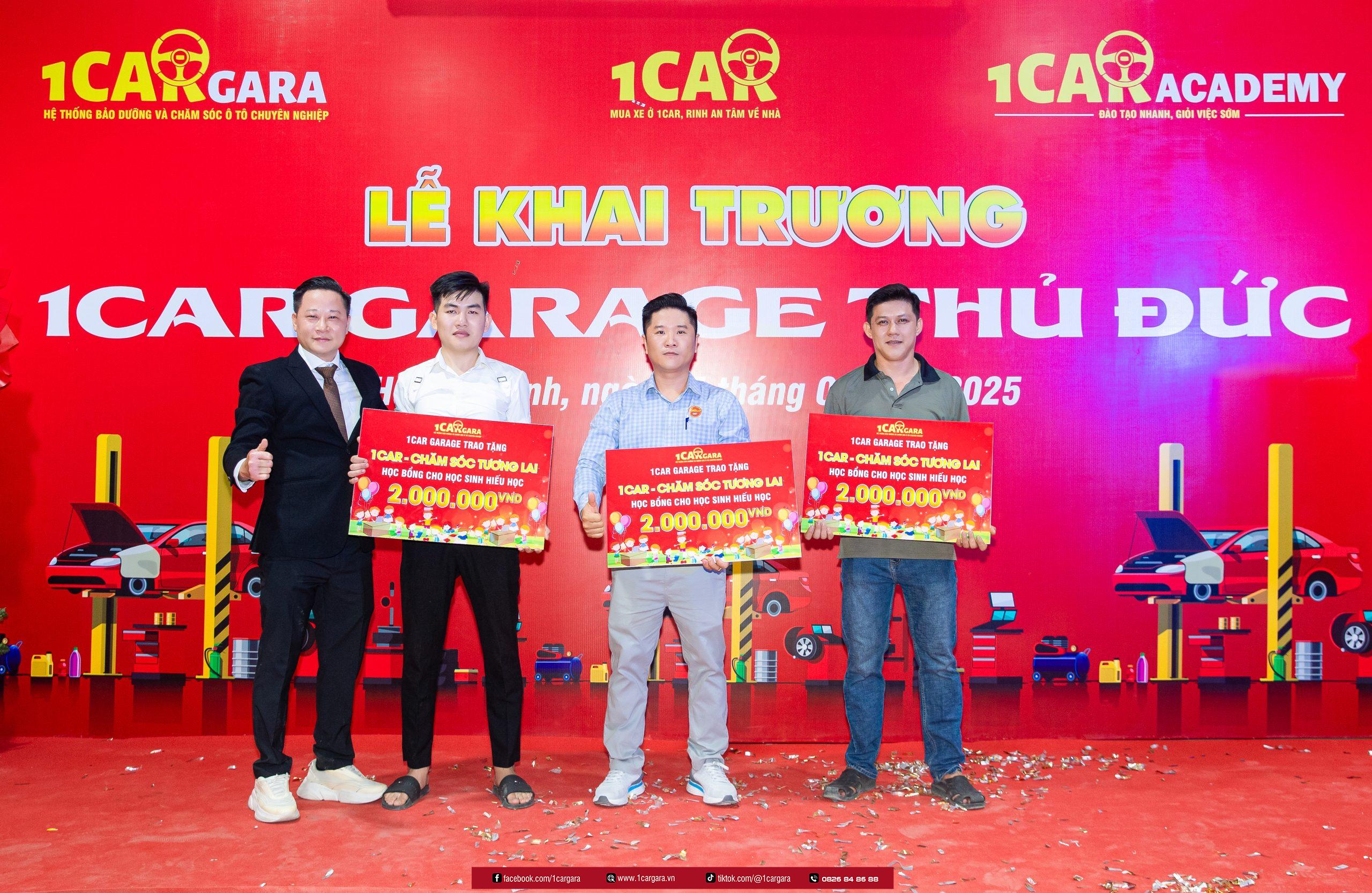Trao hoc bong cho con em nhan vien tai 1CAR GARA Thu Duc