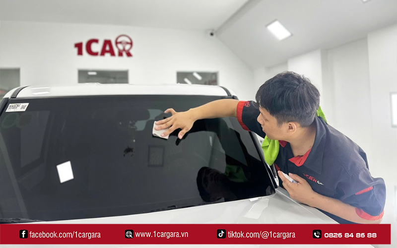 bảo dưỡng cửa kính ô tô