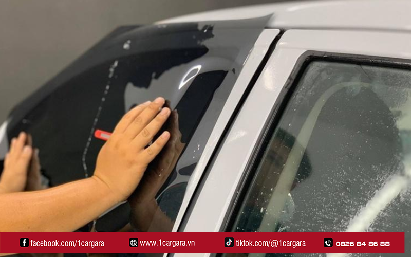Tránh lau kính quá sớm, không dùng hóa chất mạnh, kiểm tra định kỳ