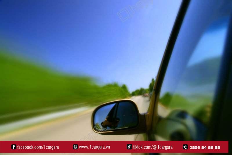 Gương chiếu hậu ô tô giúp bạn lái xe an toàn hơn mỗi ngày