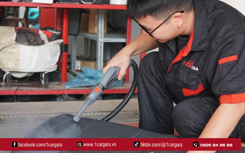 Dịch vụ vệ sinh nội thất chuyên sâu giúp xe sạch toàn diện