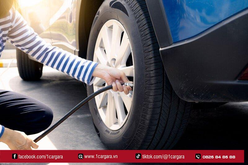 Bơm lốp đúng chuẩn giúp xe bám đường tốt và ổn định