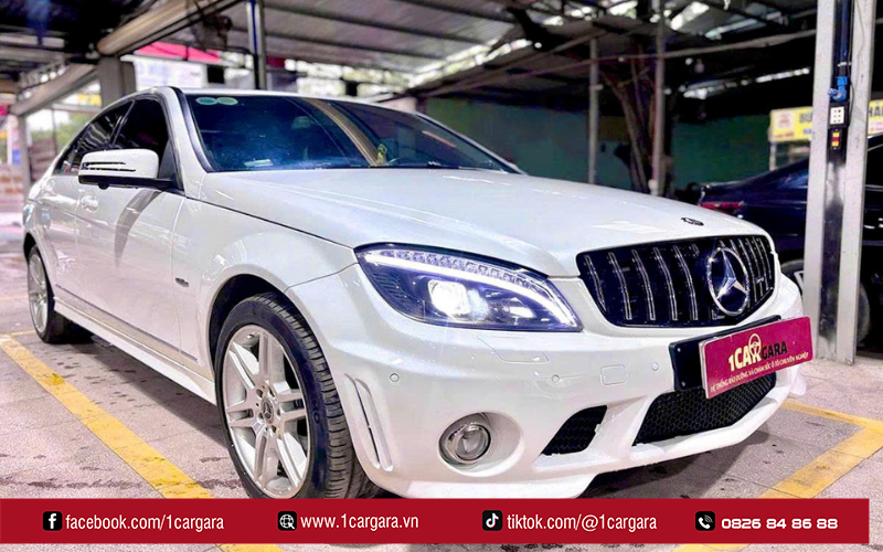 1CAR GARA thực hiện đánh bóng đèn pha ô tô chuyên nghiệp