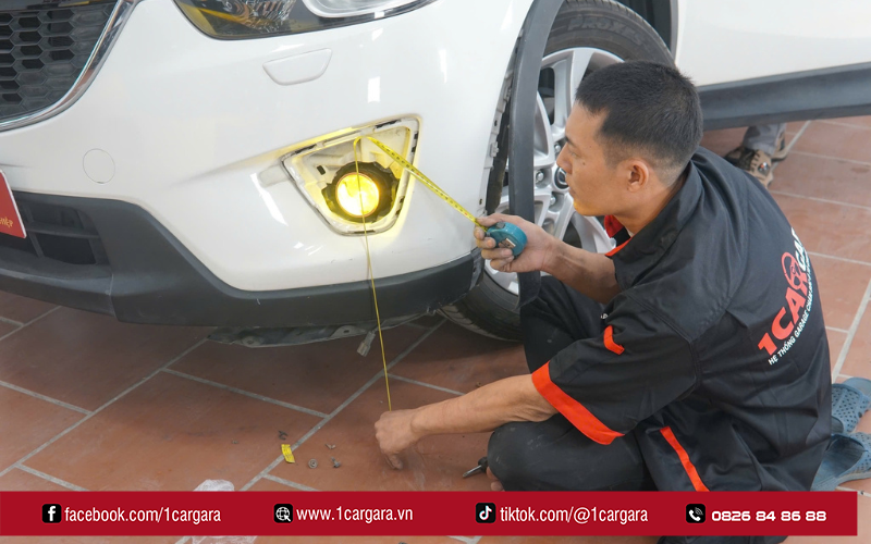 Quy trình lắp đèn bi LED tại 1CAR GARA nhanh chóng