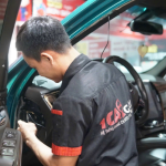 Nghề sửa chữa ô tô thu hút nhiều bạn trẻ yêu công nghệ