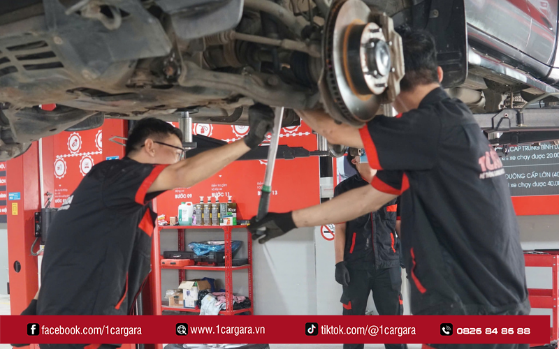 Gầm xe ô tô dễ hư hỏng vì chịu ảnh hưởng môi trường