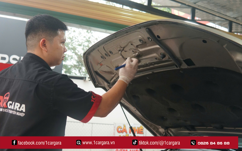 Nên tìm gara xe hơi gần đây để xử lý nhanh