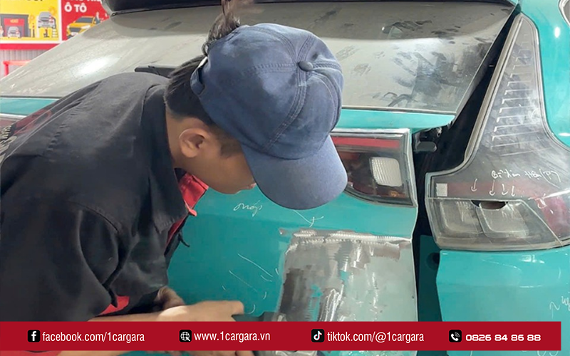 Xe thường bị móp ở cản trước do va quệt nhẹ