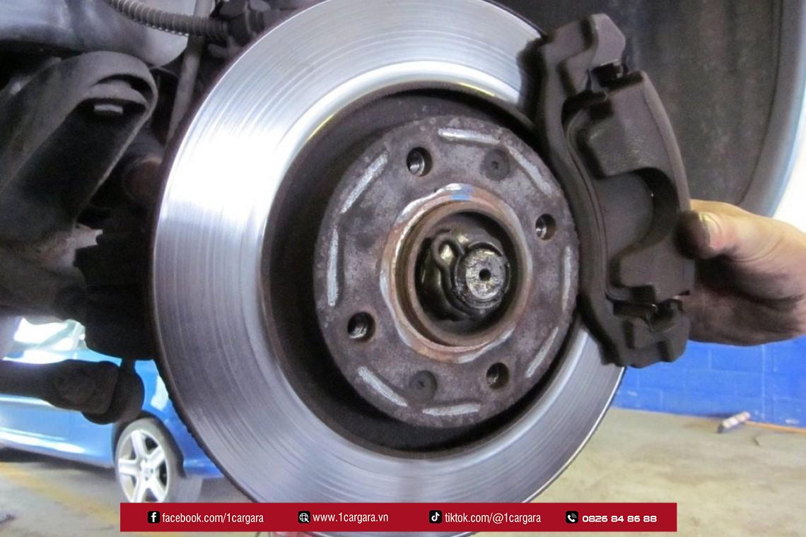 Phanh kêu, rung hoặc mất ăn là dấu hiệu nguy hiểm