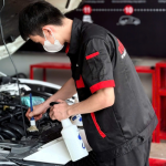 Nhiều chủ xe thắc mắc có nên vệ sinh khoang máy