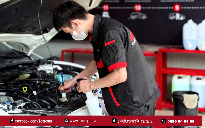 Nhiều chủ xe thắc mắc có nên vệ sinh khoang máy