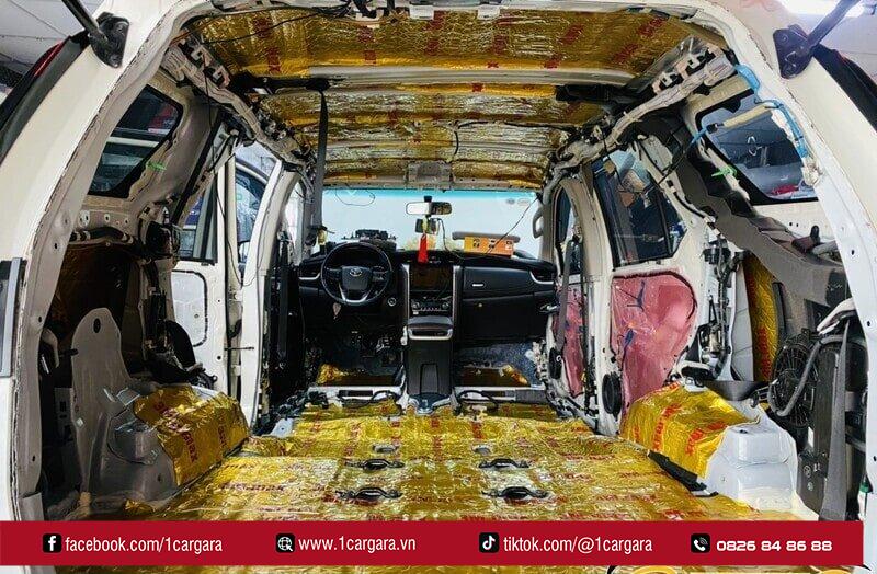 Cách âm khoang máy giúp hành trình êm ái, dễ chịu hơn