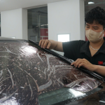 Dán phim cách nhiệt ô tô giúp chống nắng, mát xe