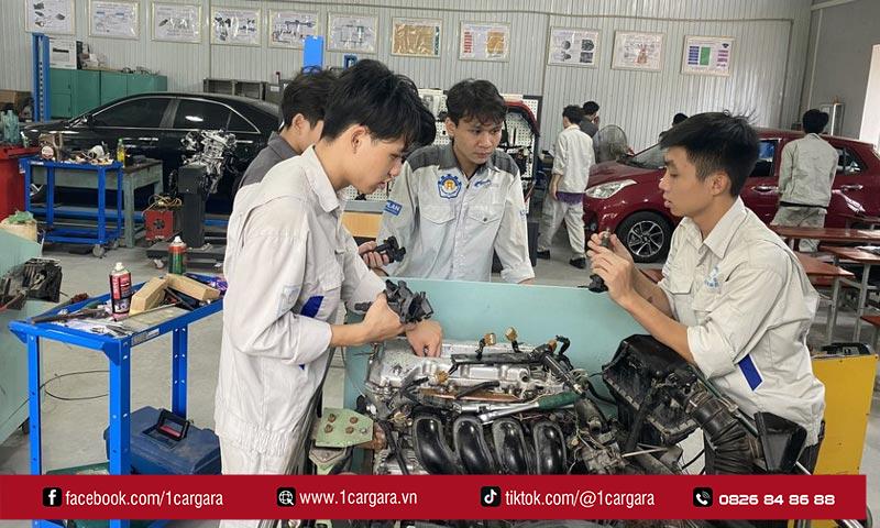Kỹ sư ô tô được học cả lý thuyết lẫn thực hành