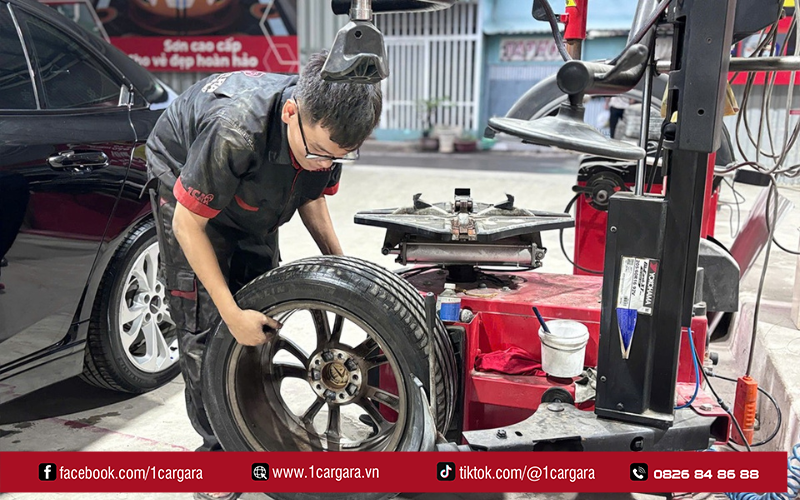Địa chỉ vá lốp ô tô chuyên nghiệp giúp xe tiếp tục hành trình