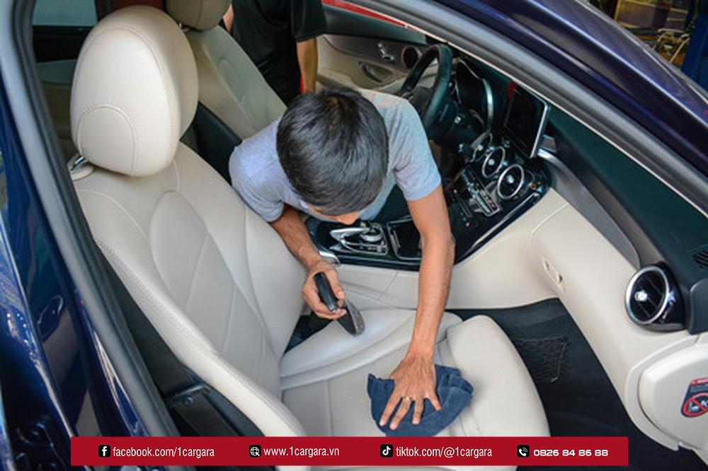 Giá dọn nội thất ô tô phụ thuộc vào mức độ bẩn