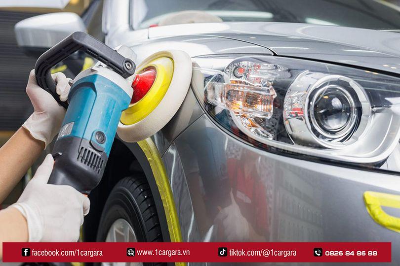 Đánh bóng bề mặt là cách xử lý sơn xe ố vàng hiệu quả