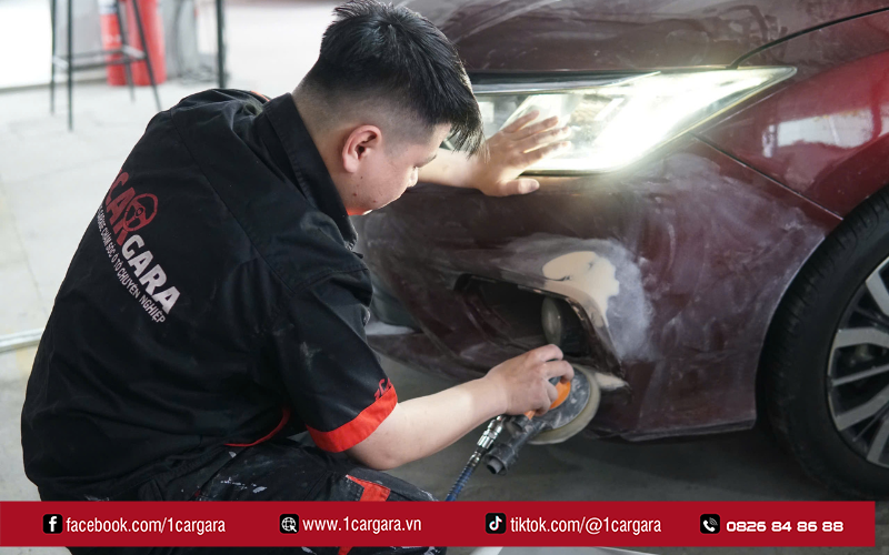 Xe ô tô bị xước mất sơn cần xử lý sớm để tránh hư hại