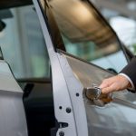 Sửa bản lề cửa ô tô chuyên nghiệp, khắc phục nhanh, bền lâu