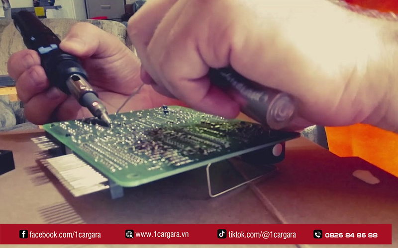 Sửa chữa hộp đen ô tô cần thiết bị chuyên dụng và kỹ thuật