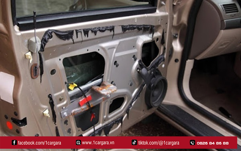 Sửa khóa cửa ô tô đúng cách giúp đảm bảo an toàn và tiết kiệm