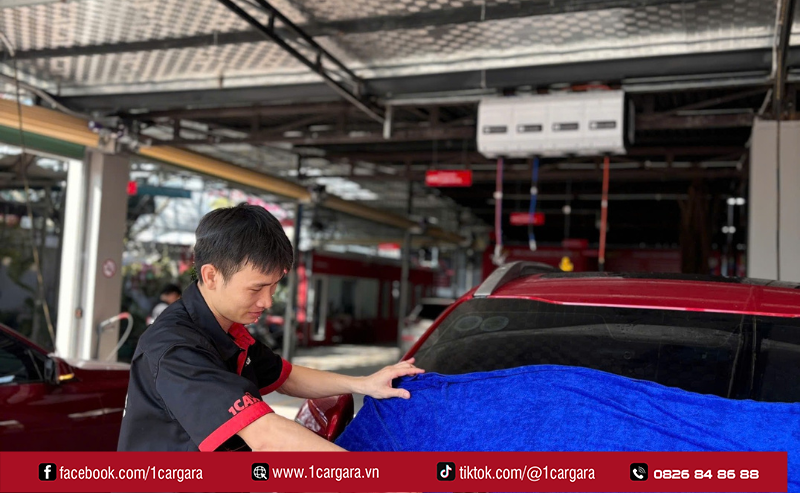 Rửa xe tại gara giúp xe sạch sâu, bảo vệ sơn tốt hơn