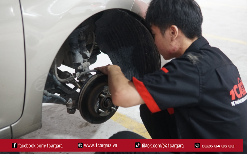 Hệ thống phanh ô tô là bộ phận quan trọng cần kiểm tra định kỳ