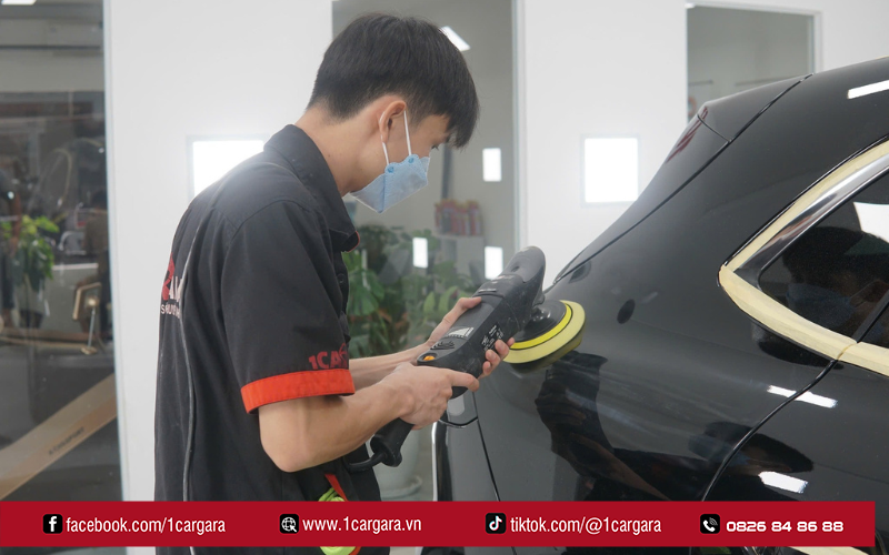 Sáp đánh bóng sơn xe ô tô giúp bề mặt sáng bóng hơn