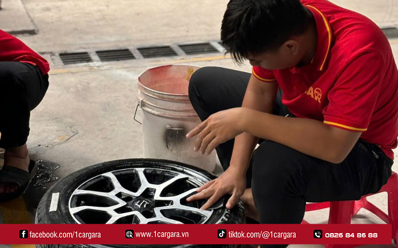 Sơn lại mâm xe ô tô giúp xe trông mới và sang trọng hơn