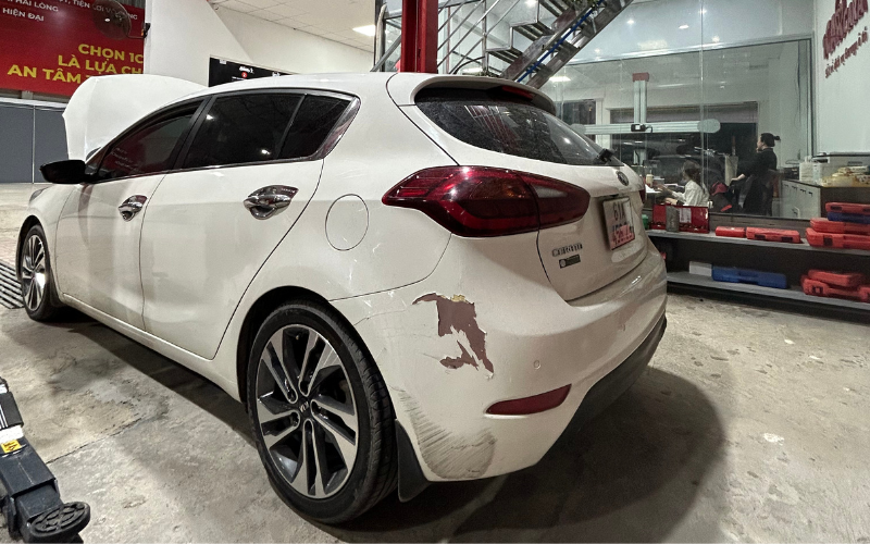 Xe cần đồng sơn khi thân vỏ trầy xước hoặc móp méo