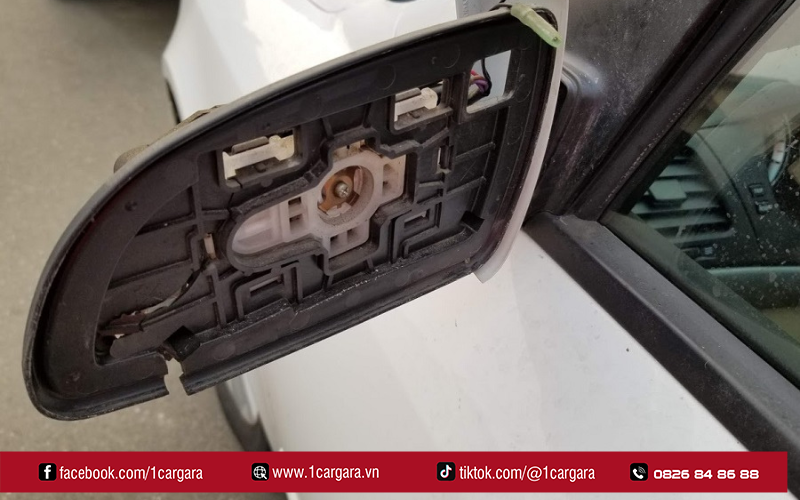 Gương rung lắc, mờ kính nên sửa, vỡ nặng cần thay mới