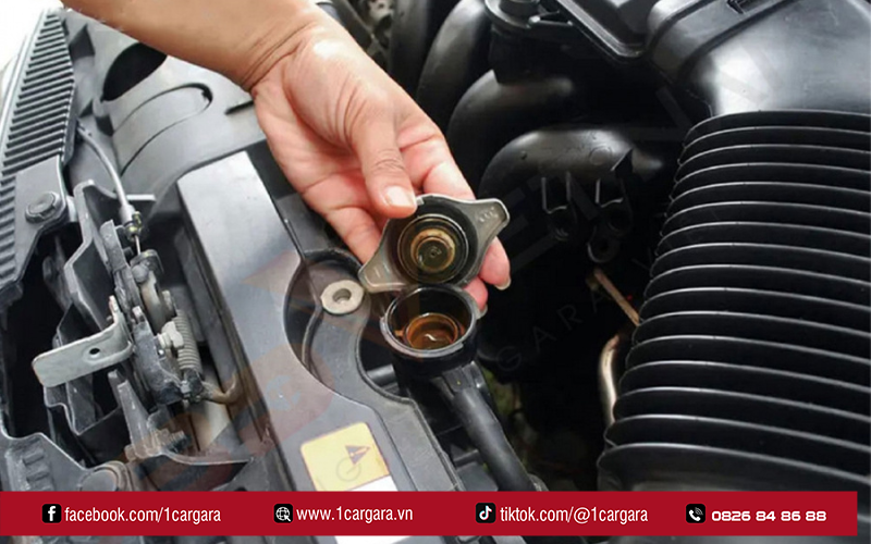 1CAR GARA có kỹ thuật viên giỏi, vệ sinh két nước chuẩn hãng