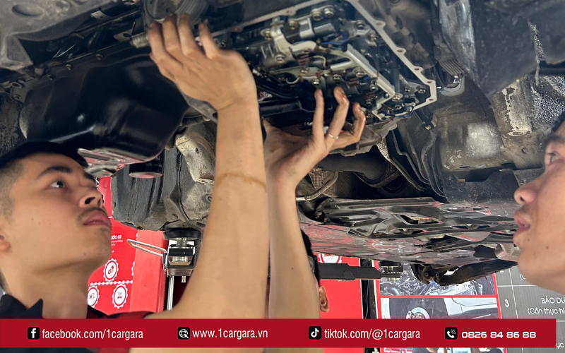 1CAR GARA áp dụng quy trình kiểm tra hệ thống xả chuyên nghiệp