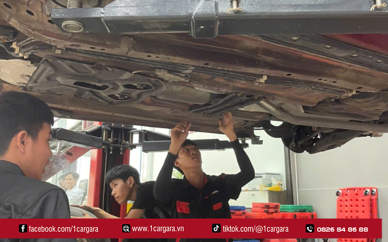 Phủ gầm xe ô tô rất nên làm, nhất là khi xe mới