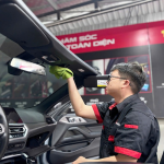 Khử mùi xe mới cần loại bỏ VOCs, thông gió, dùng vật liệu hút mùi