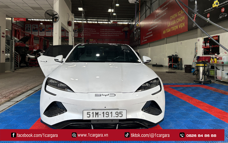 Giá thay kính chắn gió ô tô phụ thuộc dòng xe, công nghệ