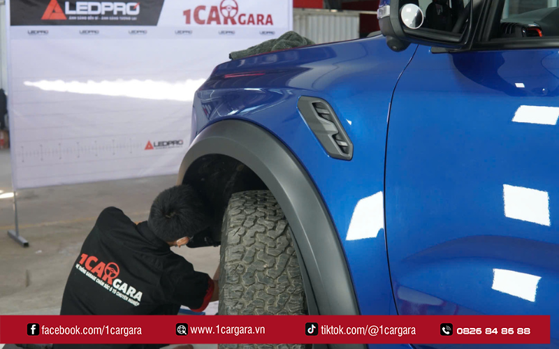 Đèn xe hấp hơi do nhiệt độ và hở gioăng gây mờ