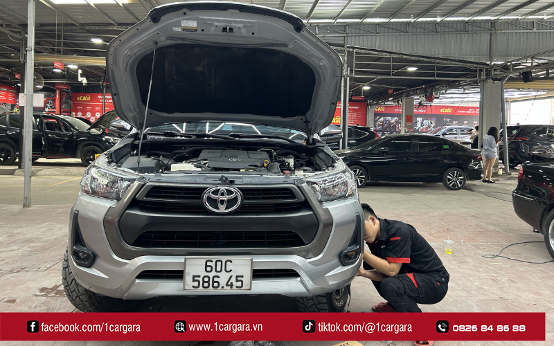 Đèn xe nguyên bản thường yếu do giới hạn tiêu chuẩn an toàn