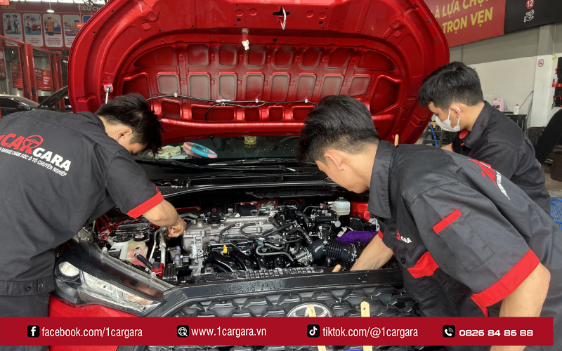 Điều hòa ô tô có mùi chua do ẩm mốc tích tụ