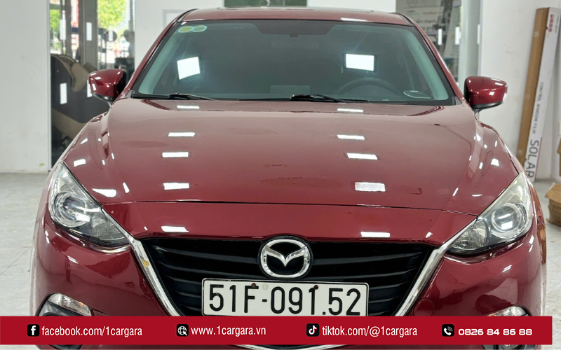 Tháo kính chắn gió cần cắt keo, thao tác chính xác