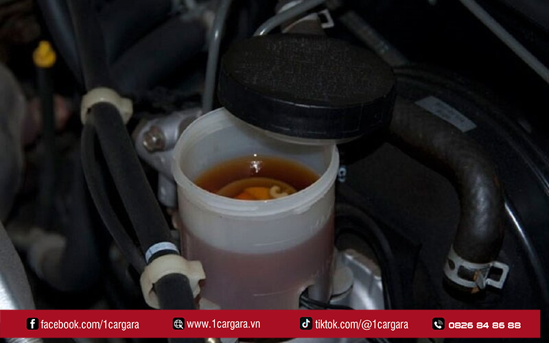 Thay dầu phanh đúng giúp phanh chắc và an toàn