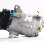 Lốc lạnh gồm piston, van, ly hợp, giúp nén gas