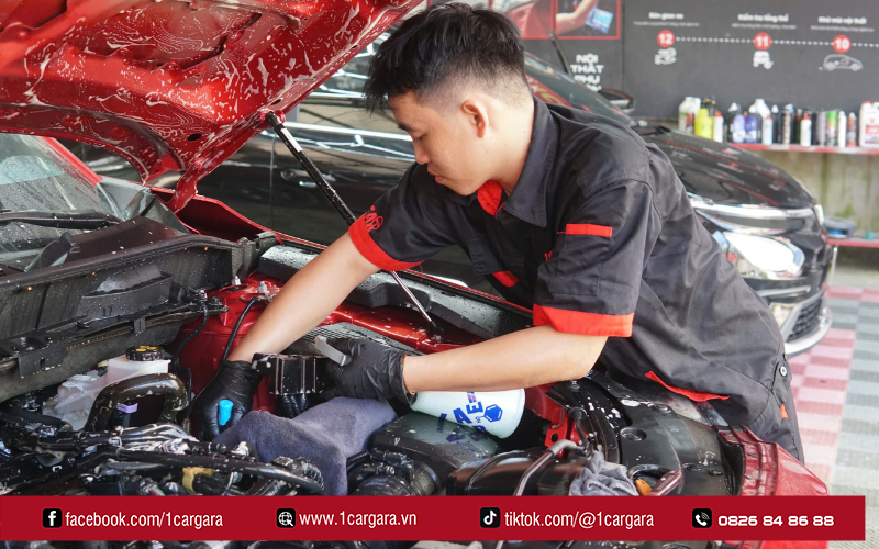 Dung dịch chuyên dụng giúp làm sạch sâu, bảo vệ bề mặt xe