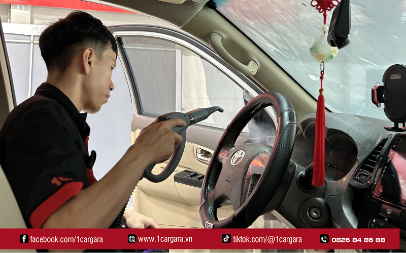 Tránh dùng cà phê ẩm mốc gây mùi xe nặng hơn