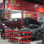 Kích bình ô tô Bình Dương cứu hộ nhanh khi xe hết điện