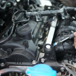 Vệ sinh bugi giúp đánh lửa mạnh, xe chạy êm hơn
